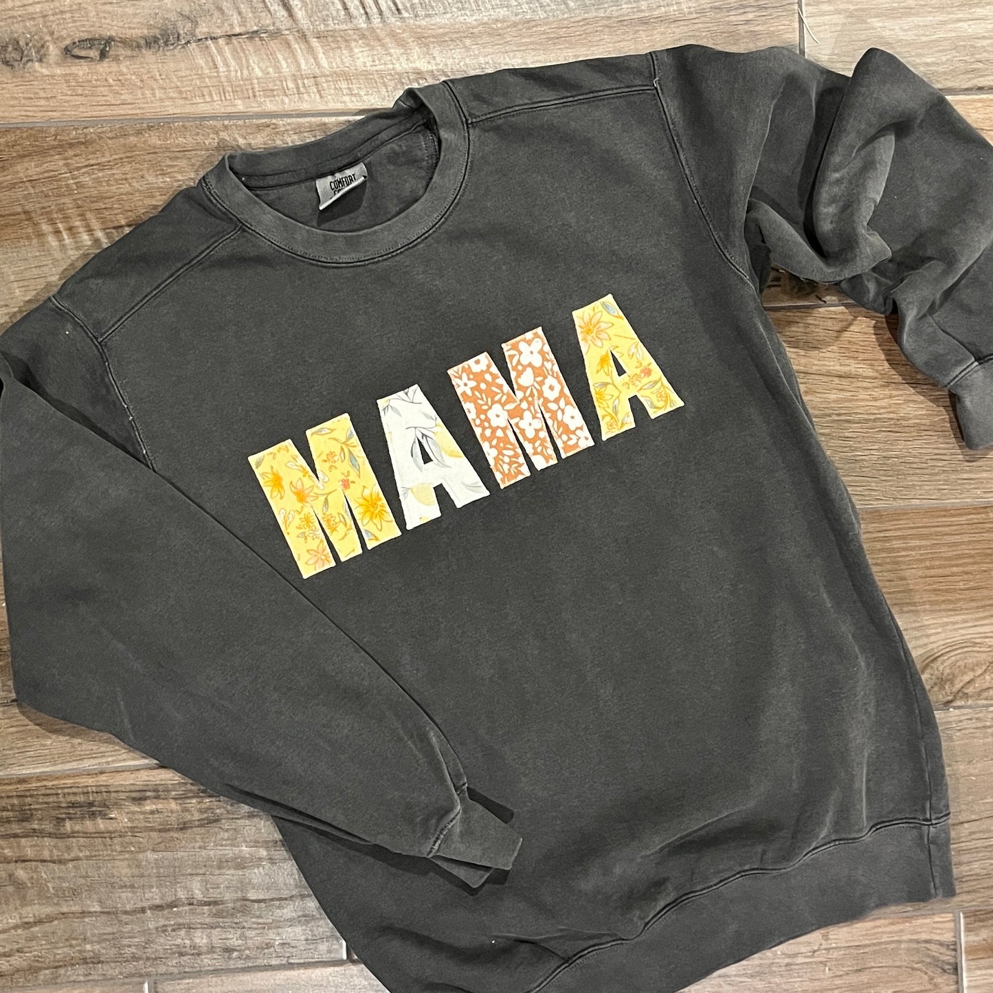 MAMA Crew Neck